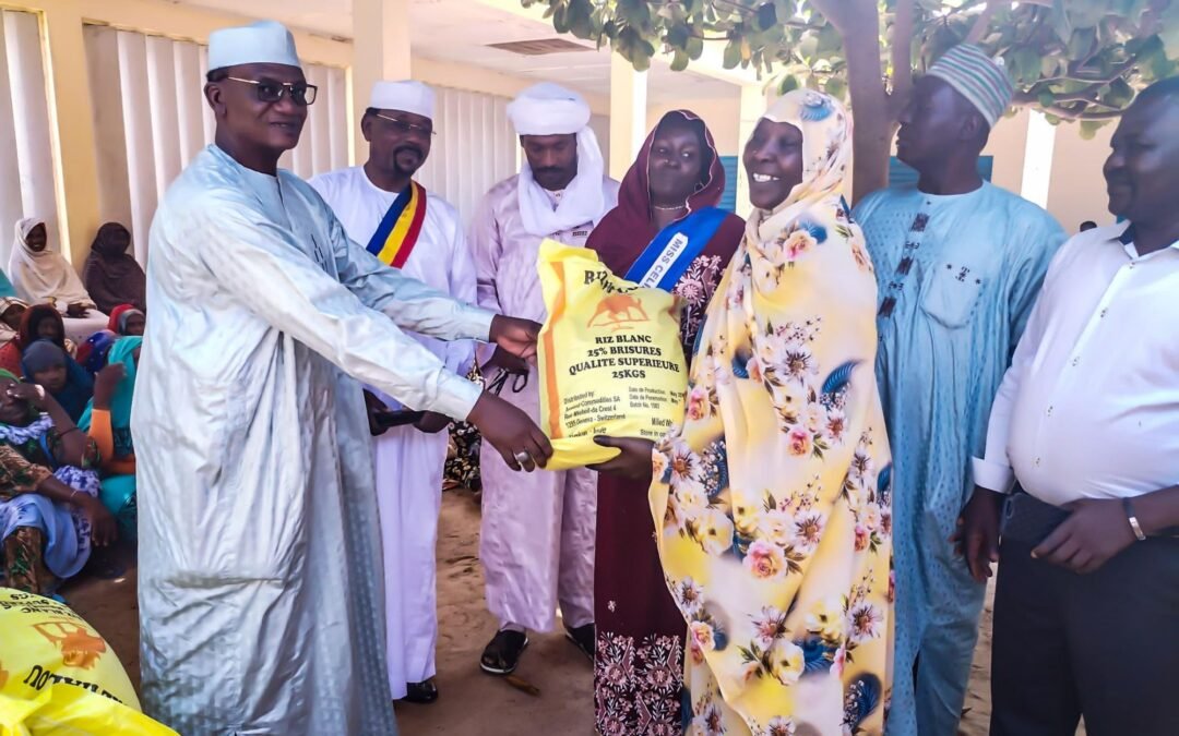 Batha : Remise de moulins à pâte et de vivres aux femmes du Batha