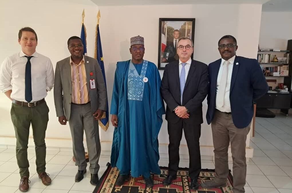 Rencontre diplomatique au cœur de l’humanitaire : La Croix-Rouge reçue par l’Ambassadeur de France au Tchad